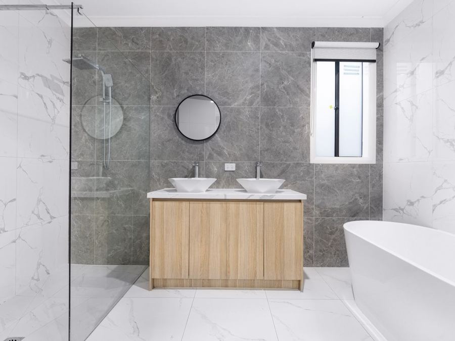 Rénovation de salle de bain avec douche à l'italienne et double vasque